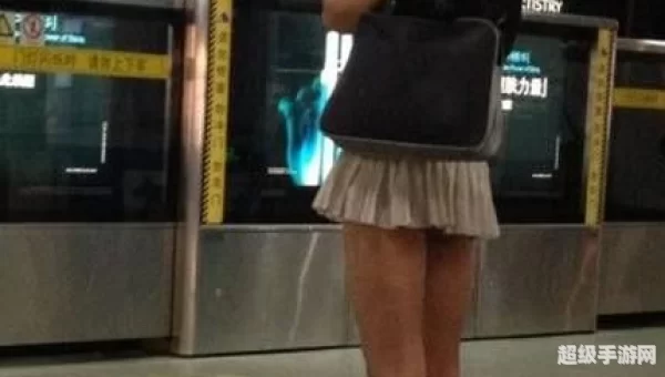 其b小短裙